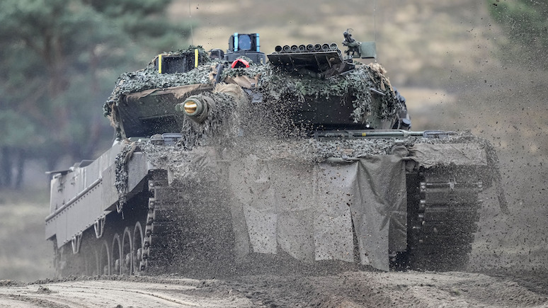 Польский эксперт: сколько бы танков Запад ни отправил, украинский конфликт перемолотит любую технику