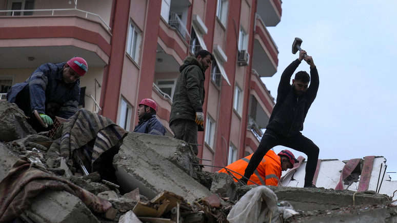 Die Zeit: после землетрясения Турции поступили предложения помощи со всего мира — Россия не осталась в стороне