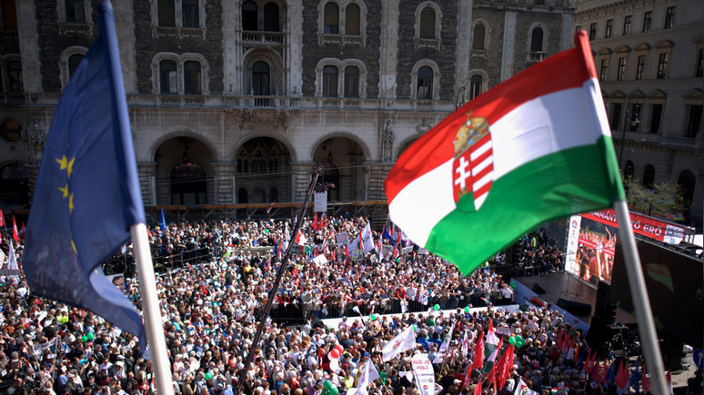 Венгрия снова «поёт» не в унисон с ЕС — Guardian о постановке в Будапеште оперы «Война и мир»