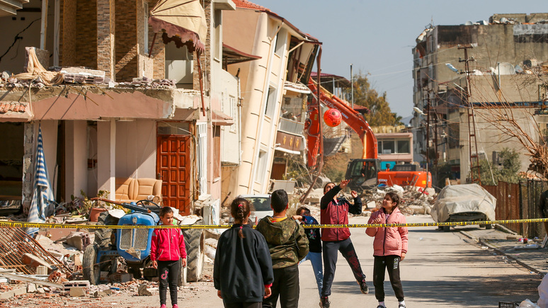 Das Erste: запрет на увольнения и ежемесячные выплаты — Эрдоган объявил о мерах финансовой помощи пострадавшим от землетрясения 