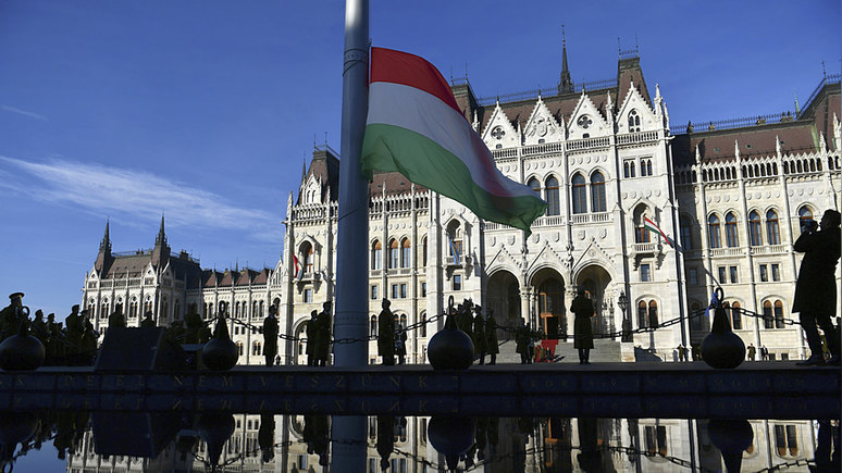 Politico: дебаты в Венгрии насчёт принятия Швеции и Финляндии в НАТО предвещают неприятности