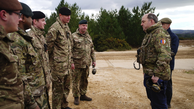 Times: глава Минобороны Великобритании передумал сокращать численность армии на фоне украинского конфликта
