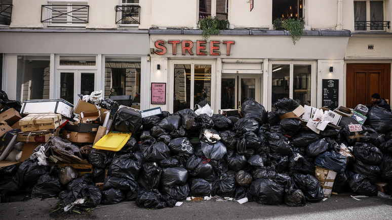 Le Figaro: «уже не кучи мусора, а стены» — ситуация с вывозом отходов в Париже не улучшается