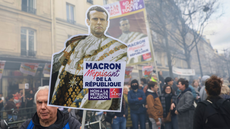 BFM TV: «обезглавим, как Людовика XVI» — Макрон стал мишенью для нападок протестующих
