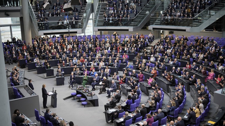 N-TV: депутаты левых и АдГ пропускают заседания в бундестаге чаще других