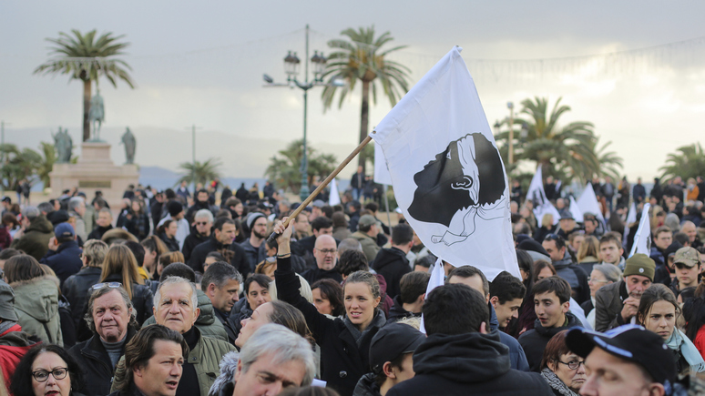 Le Parisien: поджоги государственных зданий и взрывы домов — корсиканские националисты вернулись к террористическим методам борьбы