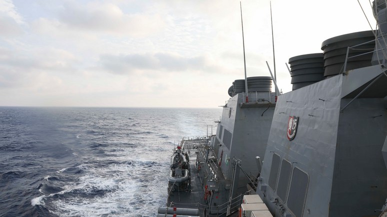 Bloomberg: США отправили в Южно-Китайское море эсминец, чтобы умерить «чрезмерные притязания» Пекина