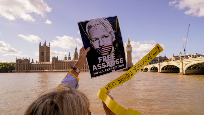 Guardian: австралийские политики призвали США отказаться от экстрадиции Ассанжа