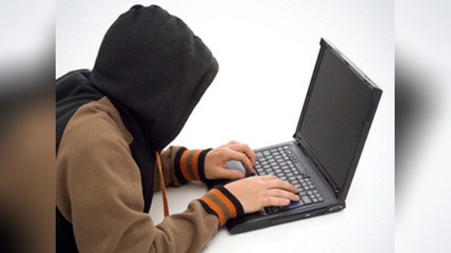 Российские хакеры попытаются остановить кибератаки с Востока