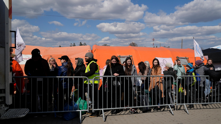 Bloomberg: «Явно становимся обузой» — на востоке ЕС сокращают помощь украинским беженцам