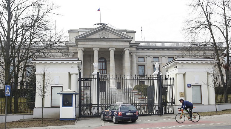 OF: Россия пообещала ответить взаимностью на изъятие здания русской школы в Варшаве