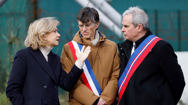 BFM TV: «морально тяжело» — французским мэрам угрожают ультраправые из-за центров приёма мигрантов