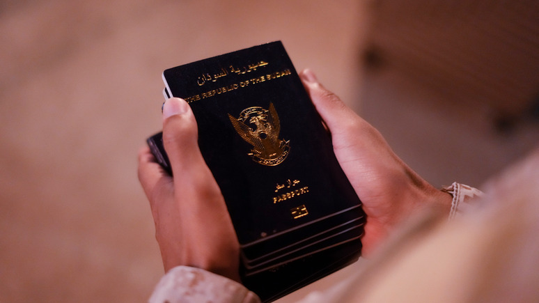 DT: «просто следовали протоколу» — США и Франция признали, что уничтожили паспорта суданцев