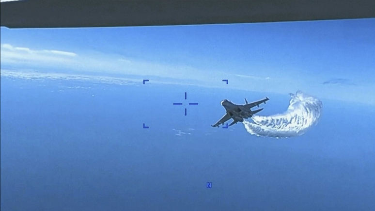 Le Figaro: в небе над Балтикой российский Су-27 перехватил два американских самолёта