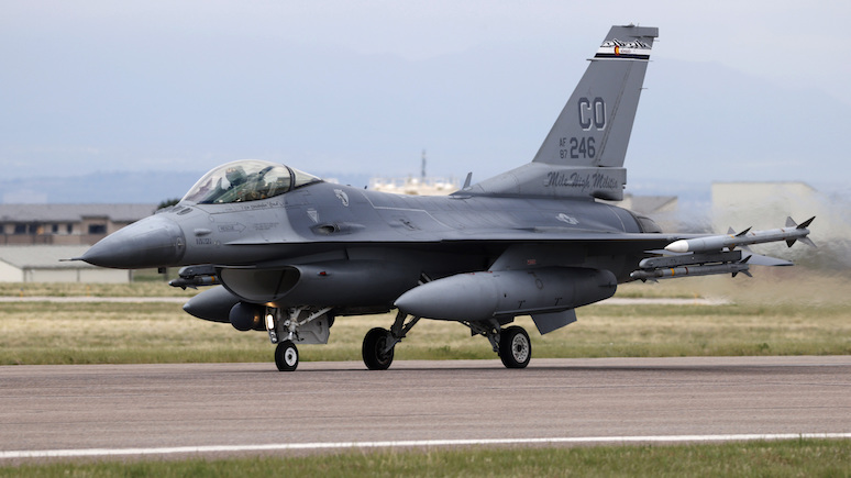 Bloomberg: «сначала мы уладим все формальности» — Дания планирует начать подготовку украинских пилотов для F-16 в июне