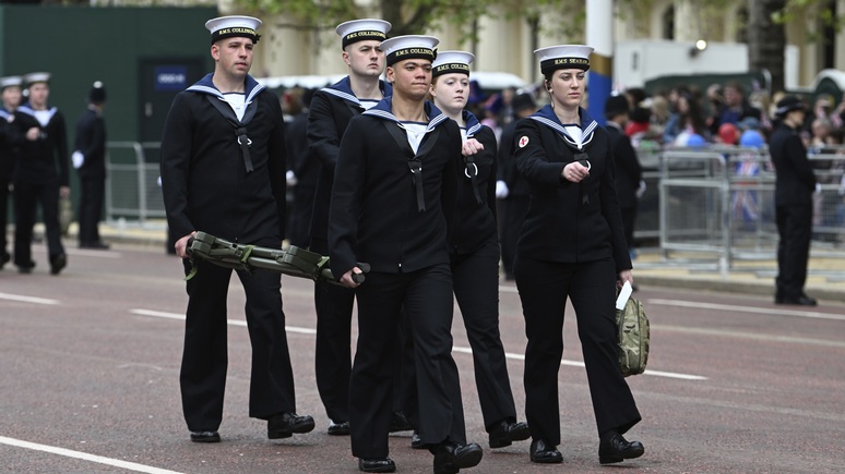 Times: нейтральные туалеты, форма и по удостоверению на каждый пол — британские ВМС стремятся к политкорректности