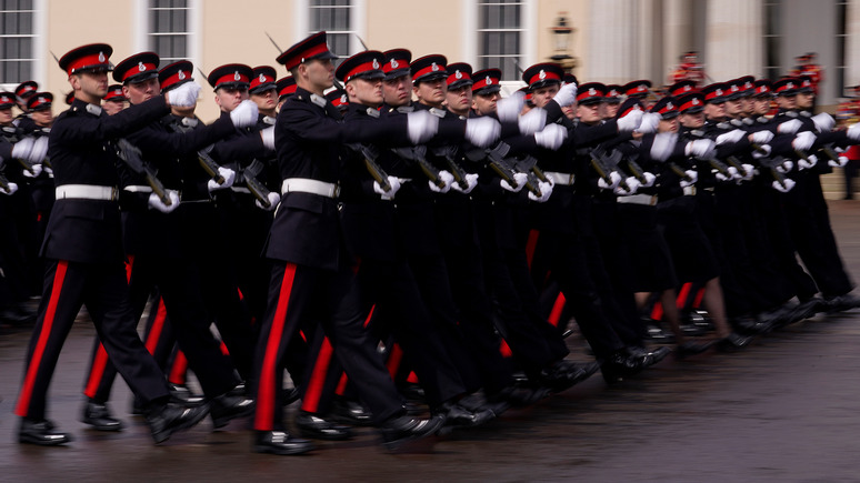 Daily Mail: вместо солдат бюрократы — Минобороны Британии сокращает армию, но увеличивает гражданский персонал