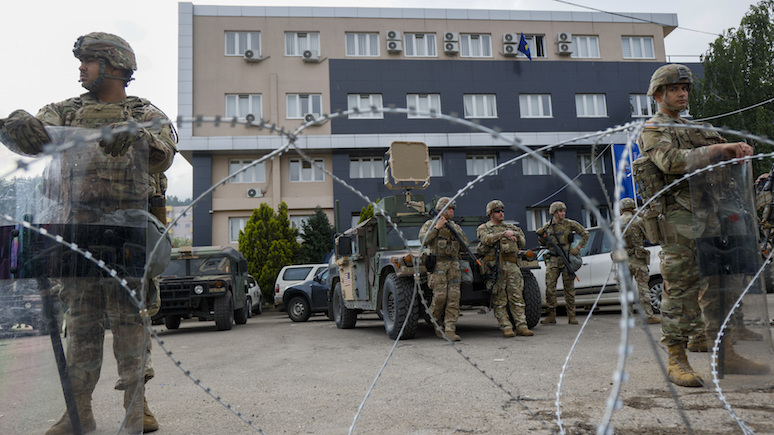 Guardian: солдаты НАТО пострадали в столкновениях на севере Косова — Европа осуждает насилие и призывает к миру