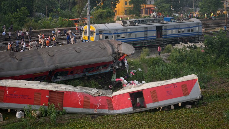 Guardian: оппозиция обвинила правительство Индии в перекладывании вины за железнодорожную аварию
