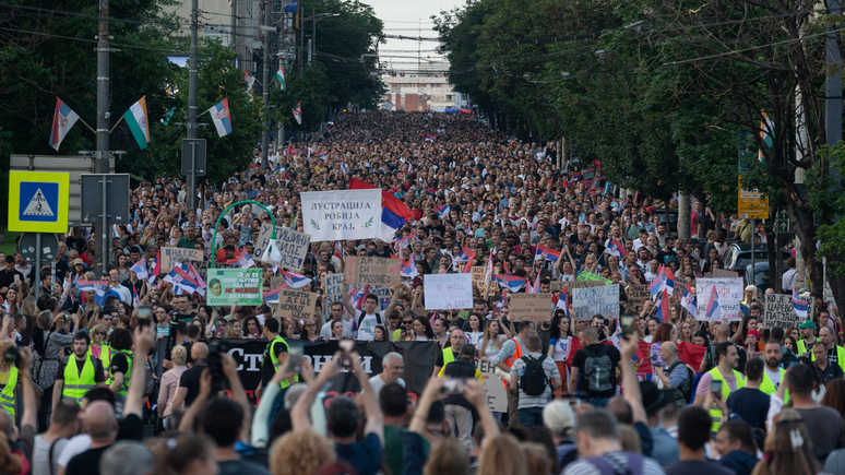 Das Erste: в Белграде шестую неделю подряд проходят демонстрации против массовых расстрелов и политики правительства