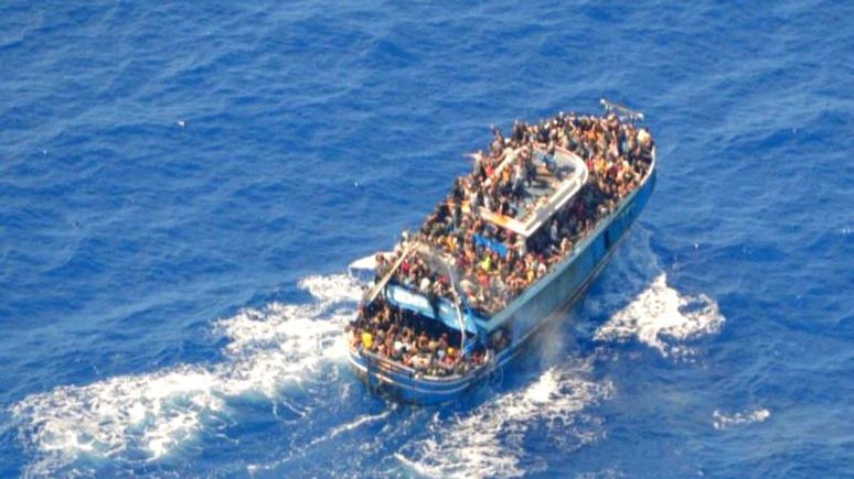 SZ: замешана международная банда — Греция просит ЕС помочь в расследовании крушения судна с мигрантами 