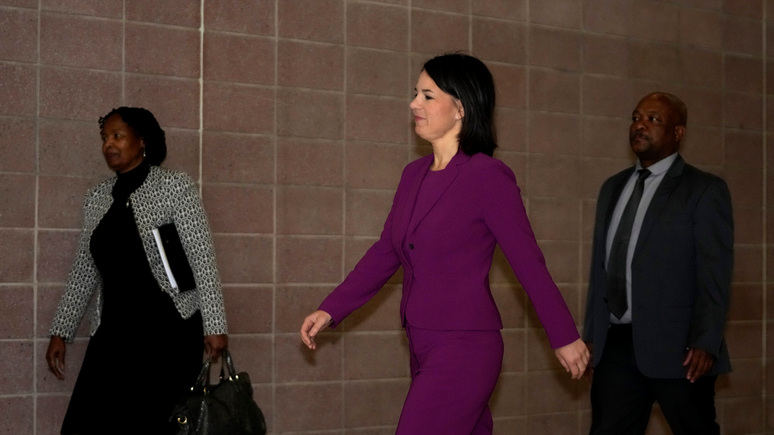 Bild: «бекон надежды» — Анналена Бербок продемонстрировала «совершенство» своего лондонского английского