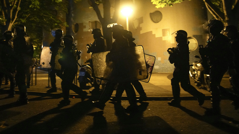 Le Monde: «удивительно тихо» — беспорядки во Франции на пятую ночь пошли на спад