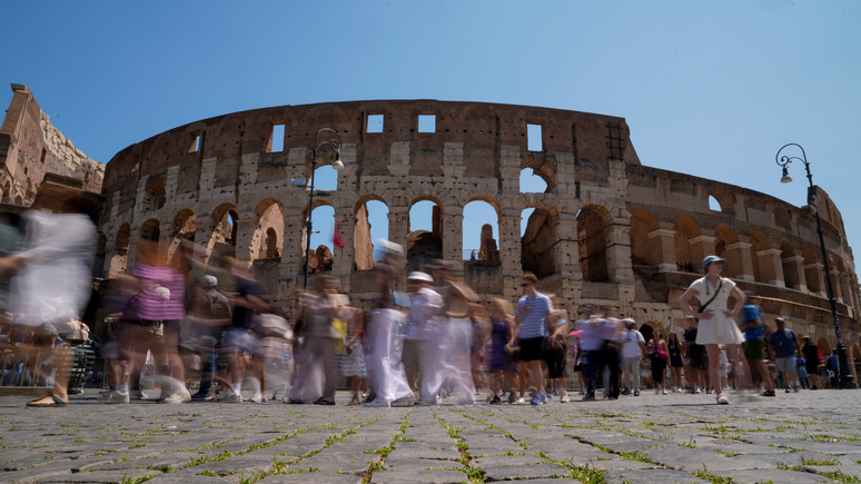 WT: британскому туристу грозит тюремный срок за надпись на стенах Колизея
