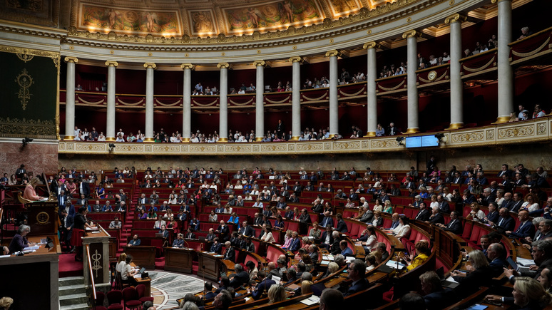 Le Monde: Нацсобрание Франции разрешило полиции удалённо подключаться к смартфонам преступников