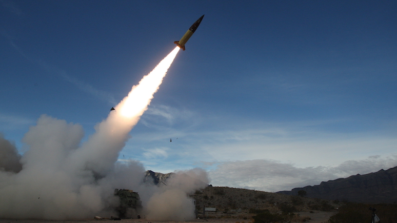NYT: в Белом доме обсуждают поставку Украине ракет ATACMS