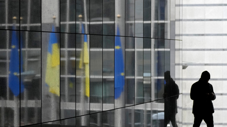 El País: ЕС планирует направить на Украину военных инструкторов... «когда позволят обстоятельства»