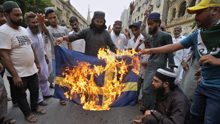 Bloomberg: в Швеции предупредили о росте террористической угрозы из-за сожжений Корана