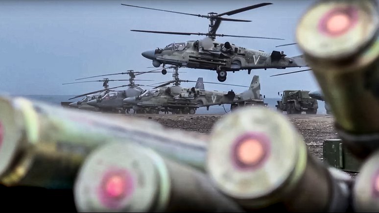Newsweek: Россия усиливает свои войска на юге Украины «новейшим» вооружением, предупредили в Лондоне