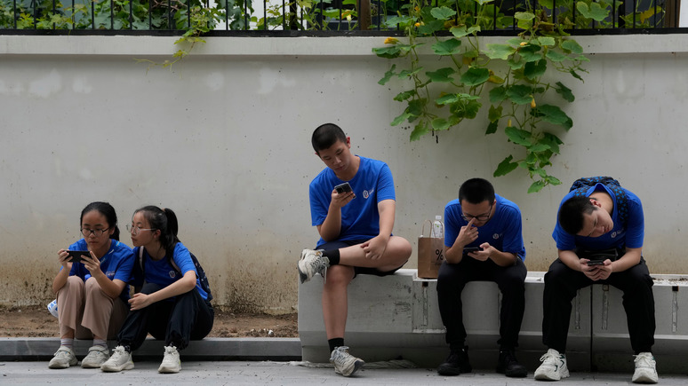Das Erste: китайским детям и подросткам запретят сидеть в интернете по ночам 