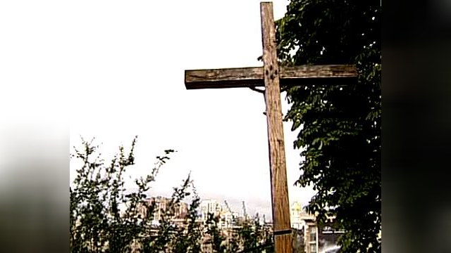 Pussy Riot считают, что кресты спиливают по приказу властей