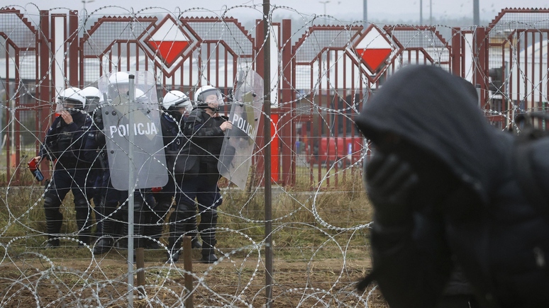 FAZ: Польша укрепляет границу с Белоруссией тысячей военных из страха за свою безопасность