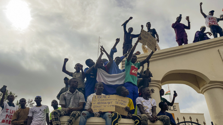 Boulevard Voltaire: отказ Нигера подчиниться ультиматуму — ещё одно доказательство ослабления Франции в Африке