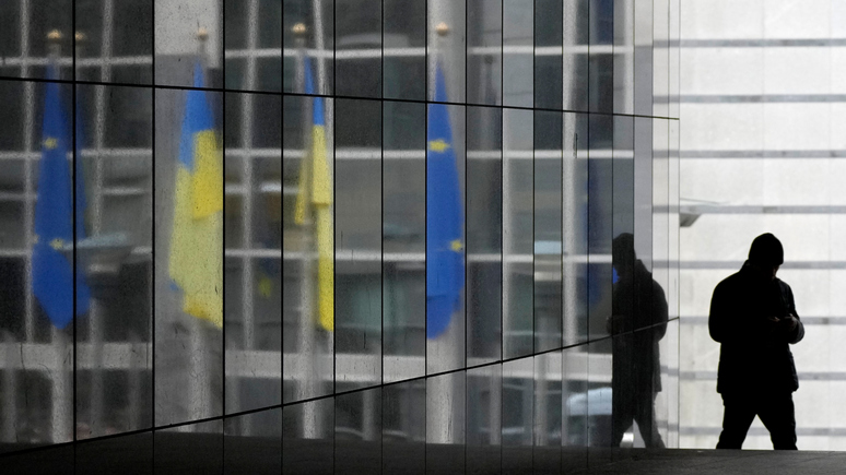 Экс-директор El País: непосредственным следствием украинского конфликта стало поглощение Евросоюза Североатлантическим альянсом