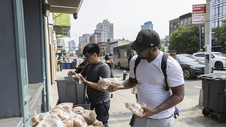 NYP: жителям Нью-Йорка всё чаще приходится экономить на еде из-за инфляции