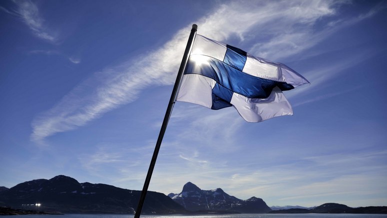 Politico: расистские скандалы вынудили Финляндию запретить символику со свастикой