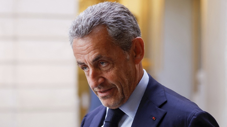 Саркози в интервью Le Parisien: нужно дать дипломатии шанс на Украине