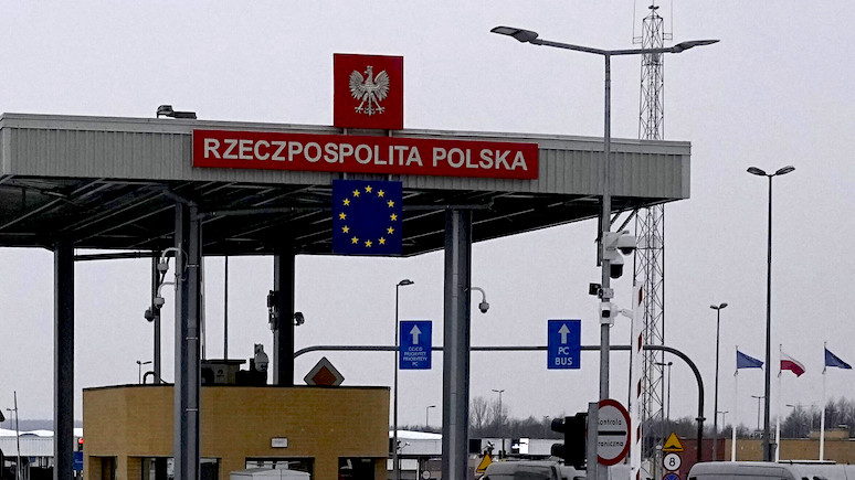 Rzeczpospolita: Польша на основании решения суда начала выдавать украинцев призывного возраста