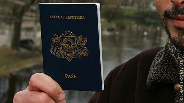 Латвия может выдать европейские паспорта «российским латышам» 