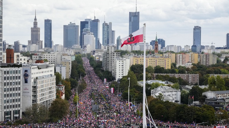 Handelsblatt: американские инвесторы не дают Польше пойти по пути Венгрии