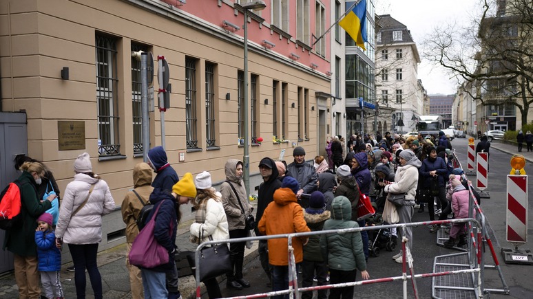 Bild: украинским беженцам скоро придётся самим зарабатывать себе на жизнь в Германии