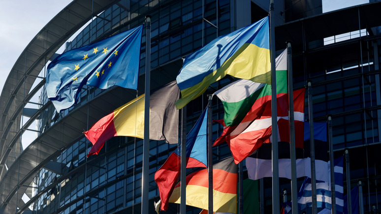 СТРАНА: на Украине уменьшилось количество сторонников вступления в ЕС и НАТО