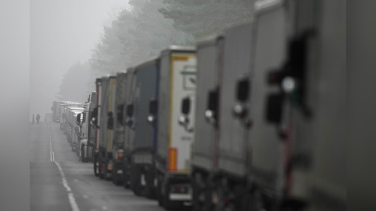 Guardian: «нам здесь не рады» — украинские дальнобойщики пожаловались на блокаду со стороны Польши