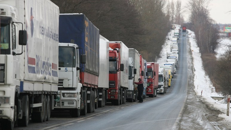 Reuters: благотворительная помощь украинским войскам застряла на границе из-за протеста польских дальнобойщиков