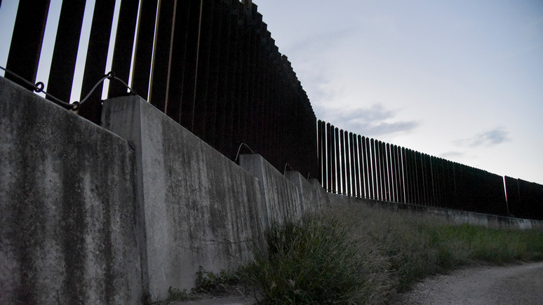 NYP: кризис близок к точке кипения — пограничные службы Техаса не справляются с наплывом мигрантов