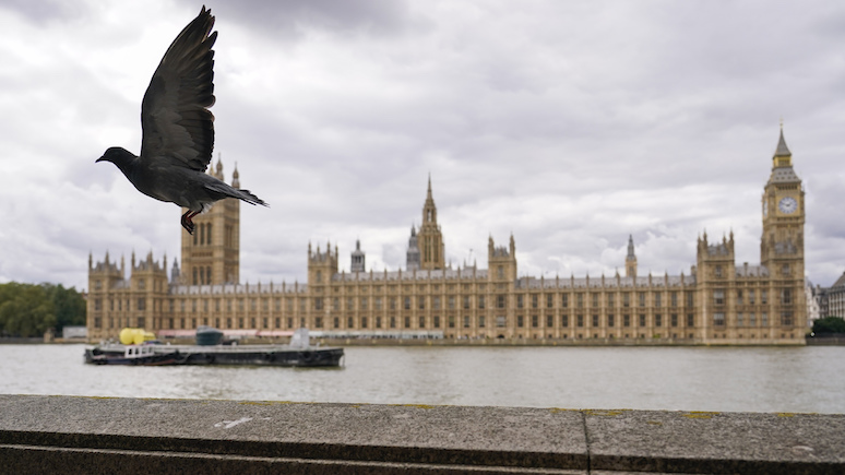 Politico: никто не хочет работать в холодном, разваливающемся здании британского парламента